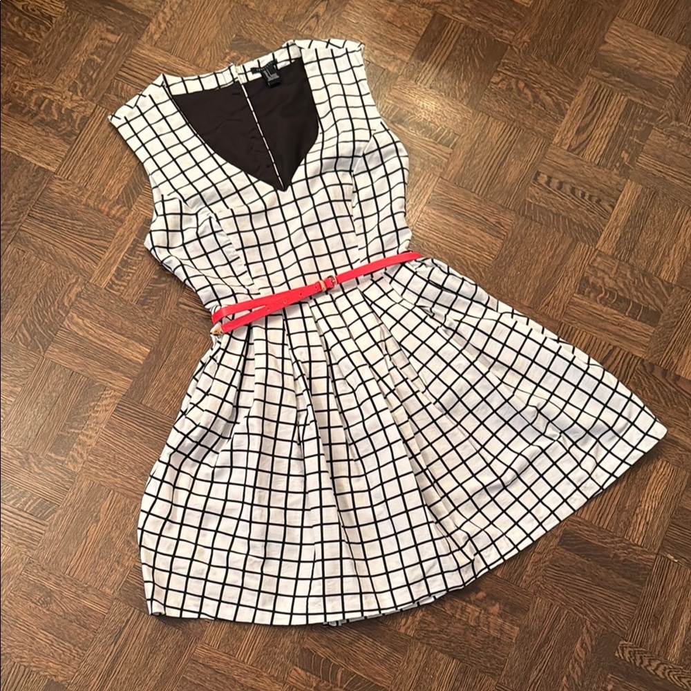Forever 21 Black White cutout dress size S